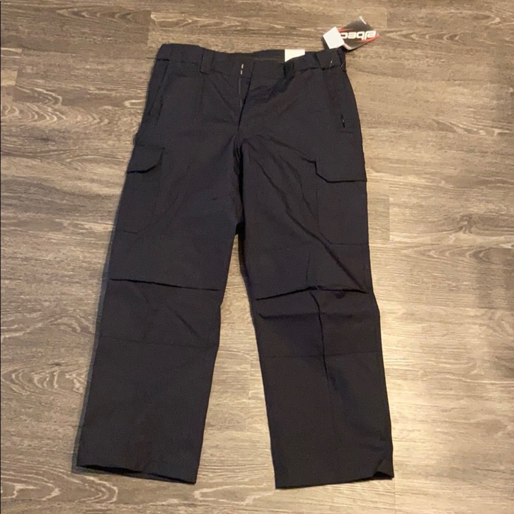 Men’s elbeco NWT ADU ripstop pant. Navy blue
